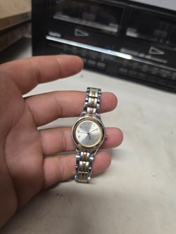 Women's watch Anne kein gold silver tone needs battery