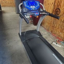 True commercial Performance 100 treadmill