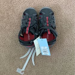 Cat And Jack Water Shoes/Hablo español