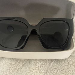 Sunglasses 🕶️ for a woman