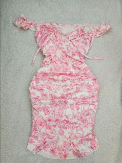 ✅️ Pink Floral On/0ff Shoulder Mini Dress• Size S• New Condition• $20firm
