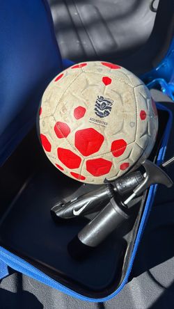 Nike Soccer ball and two pumps Nike