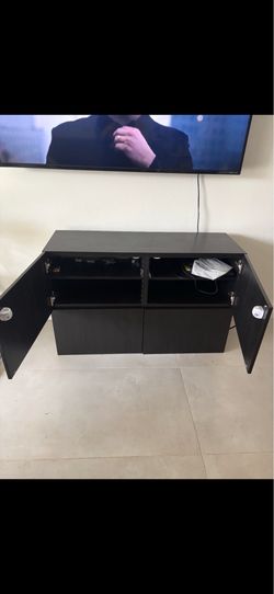 Dresser. Storage .