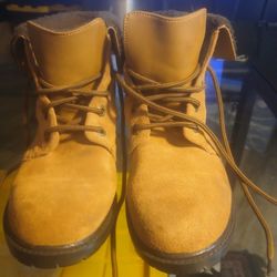 Earth Women's SIZE 8.5 Winter Boots 