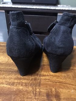 Black wedge booties size 6 women’s