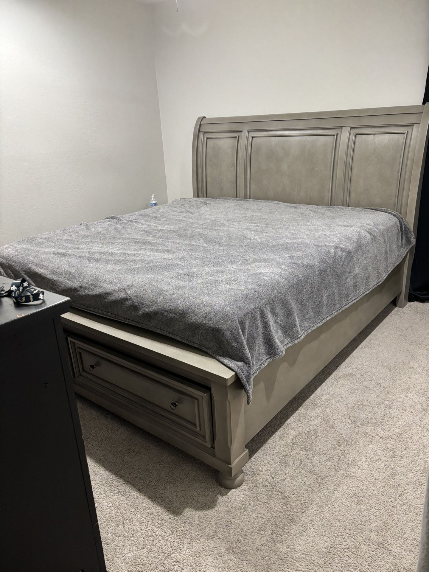 King Bed With Storage Drawers 