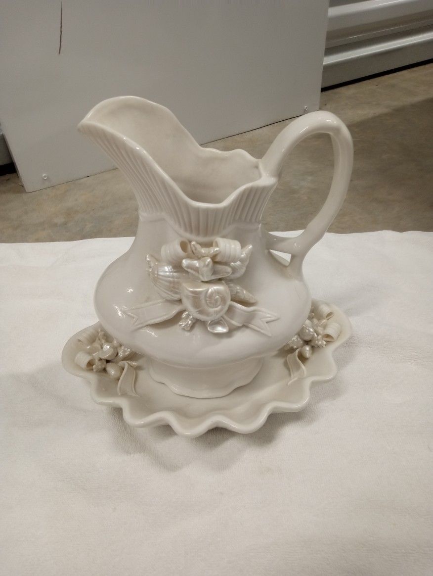 Seashell Pitcher And Basin