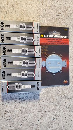BKR6E-11 2756 Spark plugs & Gear Wrench