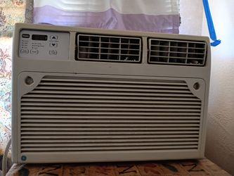 Window Unit Air Conditioner 