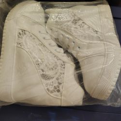 Size 9 Women's High top Lace Wedge Shoes