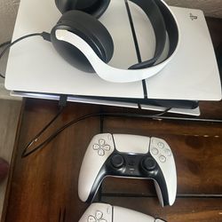 Ps5 Digital, Controllers And Pulse 3D Headset