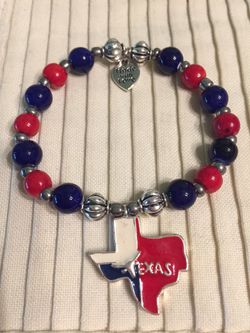 Handmade Stretch Bracelet with Glass Beads and Texas charm (111)
