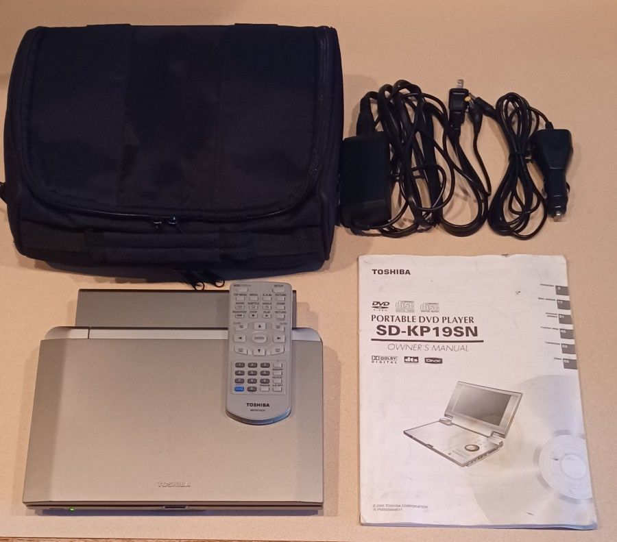 Toshiba SD-KP19SN Portable DVD Player with Case, AC Adapter, Battery, & Remote