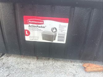 Rubbermaid 24 gal used