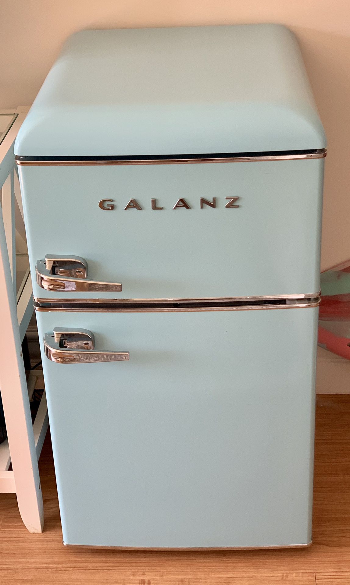 Galanz 3.1 cu ft Retro Mini Fridge Blue