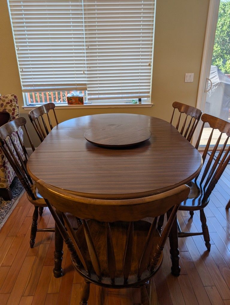Dining Room Table, 5 Chairs, 2 Leafs, Lazy Susan