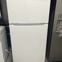 Selling Frigidaire Refrigerator 
