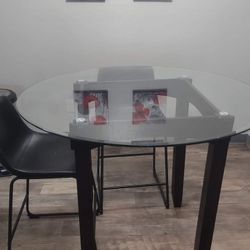 Dinning Table With Chairs
