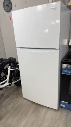 Brand New 18 Cu. Ft. Top Freezer Refrigerator 