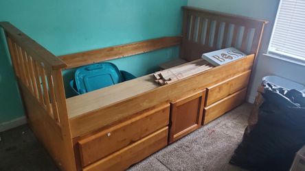 Bed and dresser set. NEEDS TO GO.