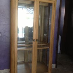 Drexel Heritage Illuminated Curio Display Cabinet with Double Glass Doors and Shelves