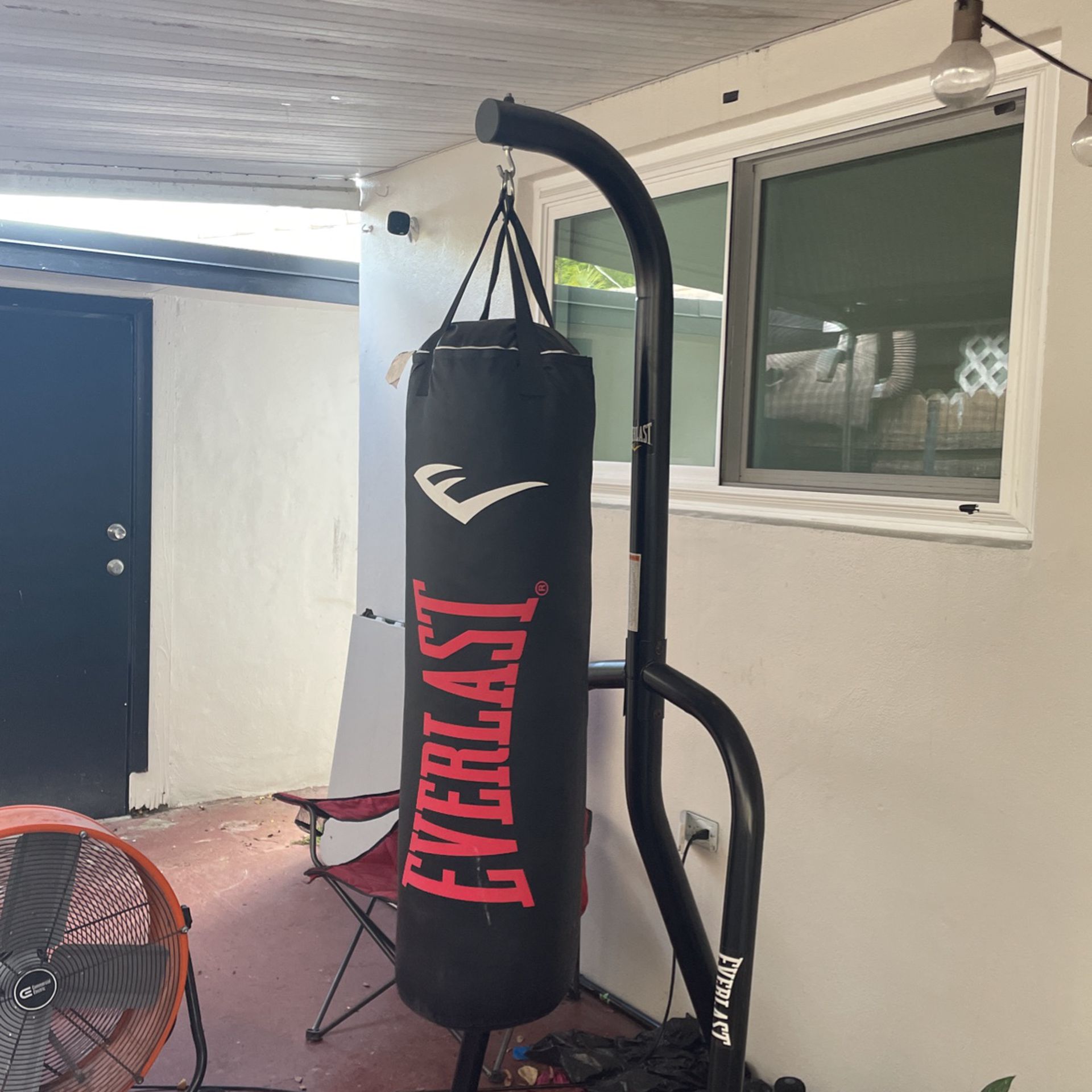 Everlast NevaTear 70 Pound Hanging Heavy Punching Bag with Powder Coated Steel Heavy Bag Stand for MMA and Boxing Training, Black