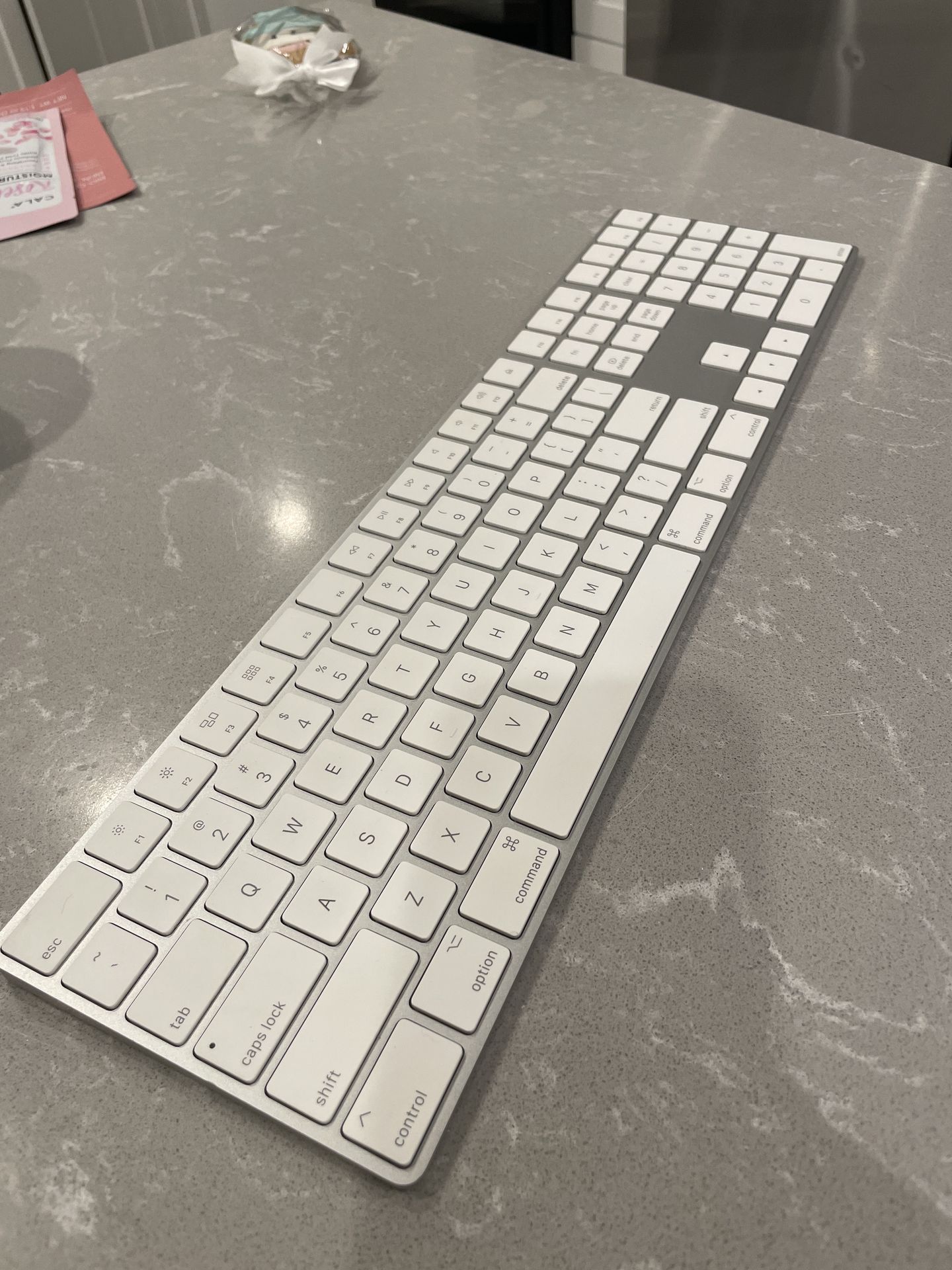 Apple Magic Keyboard A1843 テンキー付き 日本語配列 Apple 【公式通販】