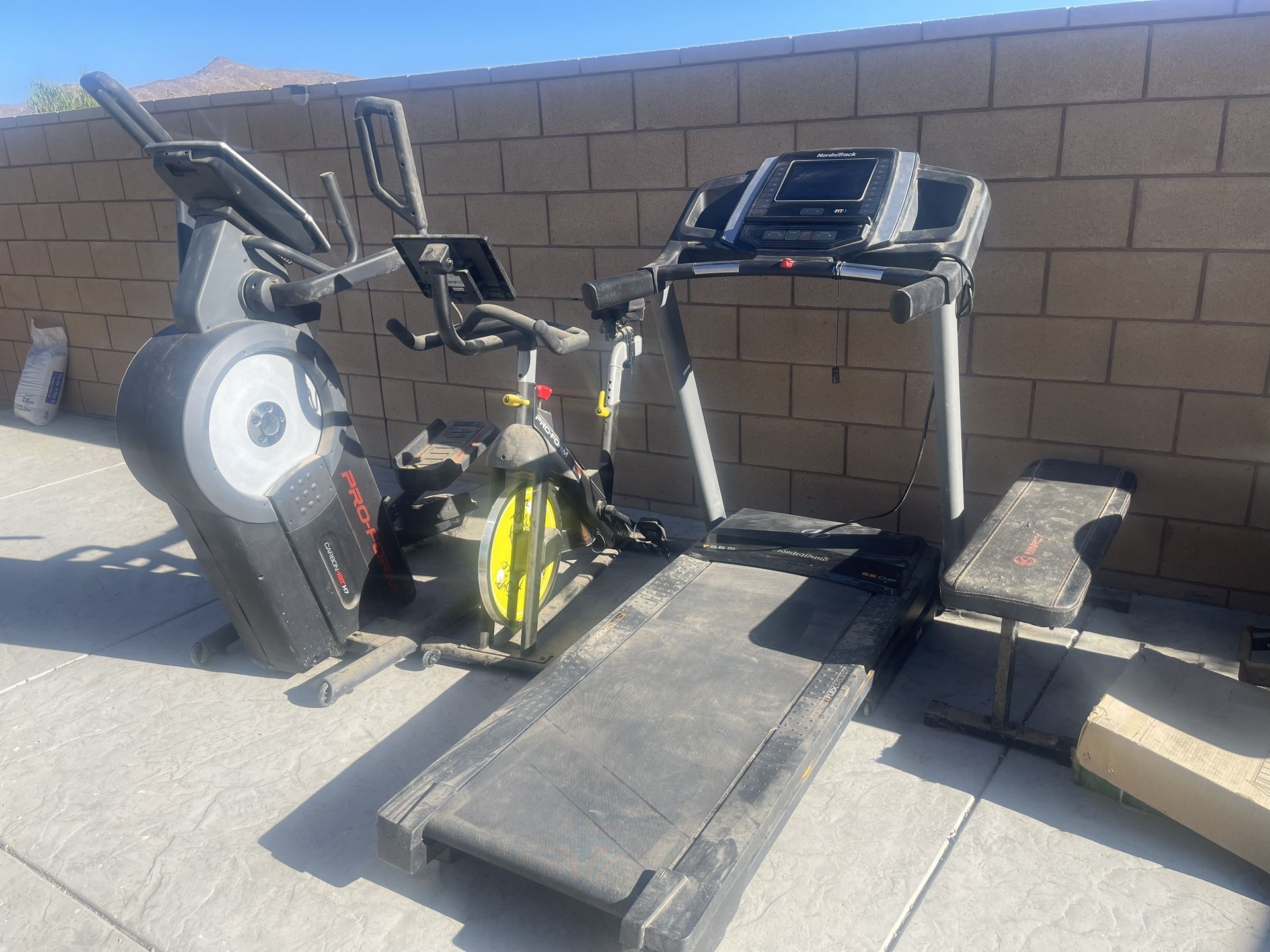 NEW NORDICTRACK TREADMILL 1750 Been In Garage Collecting Dust