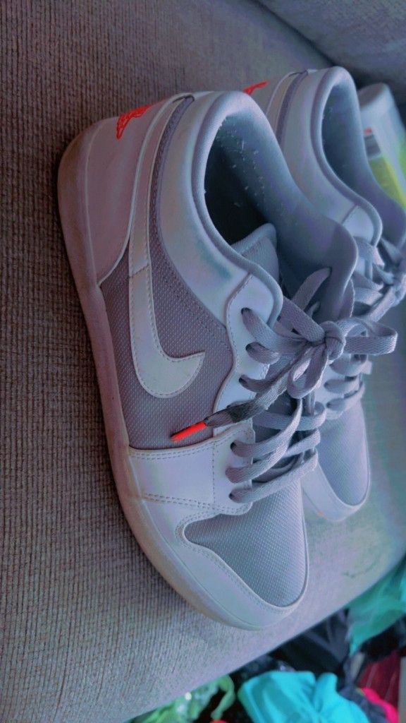 Nike Sneakers -White/Grey with Red Detail (Size 10)