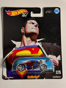 Hot Wheels DC Superman Haulin Gas 2/5