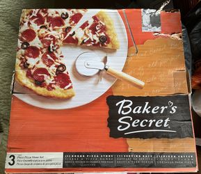 Baker’s Secret pizza stone set, barely used