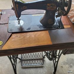 Antique 1882 Singer Sewing Macine  With Built-in Table