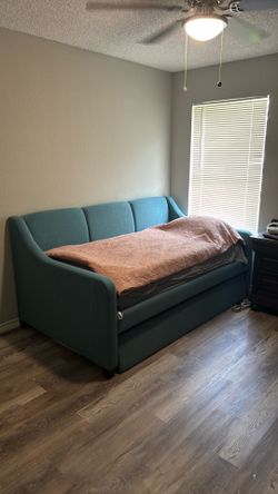Daybed - Great Condition w/extra mattresses