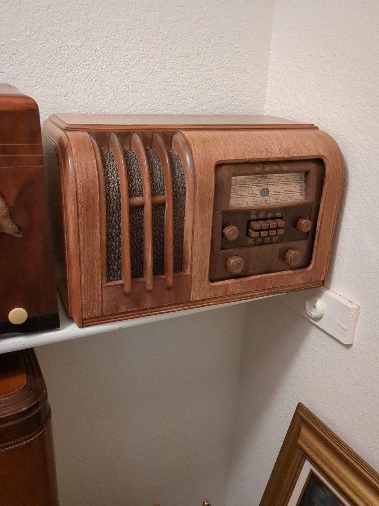 Silvertone Radio