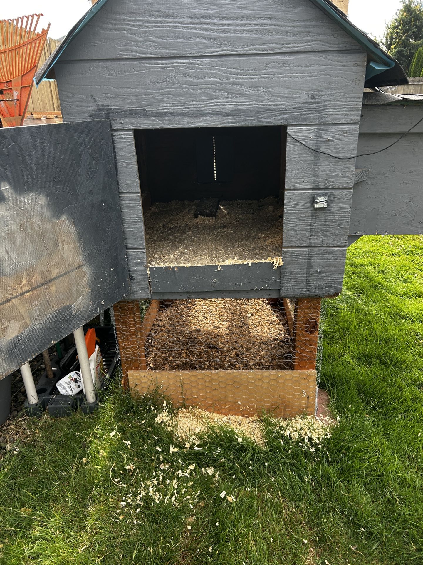  Chicken Coop And 8x5 Enclosed Run