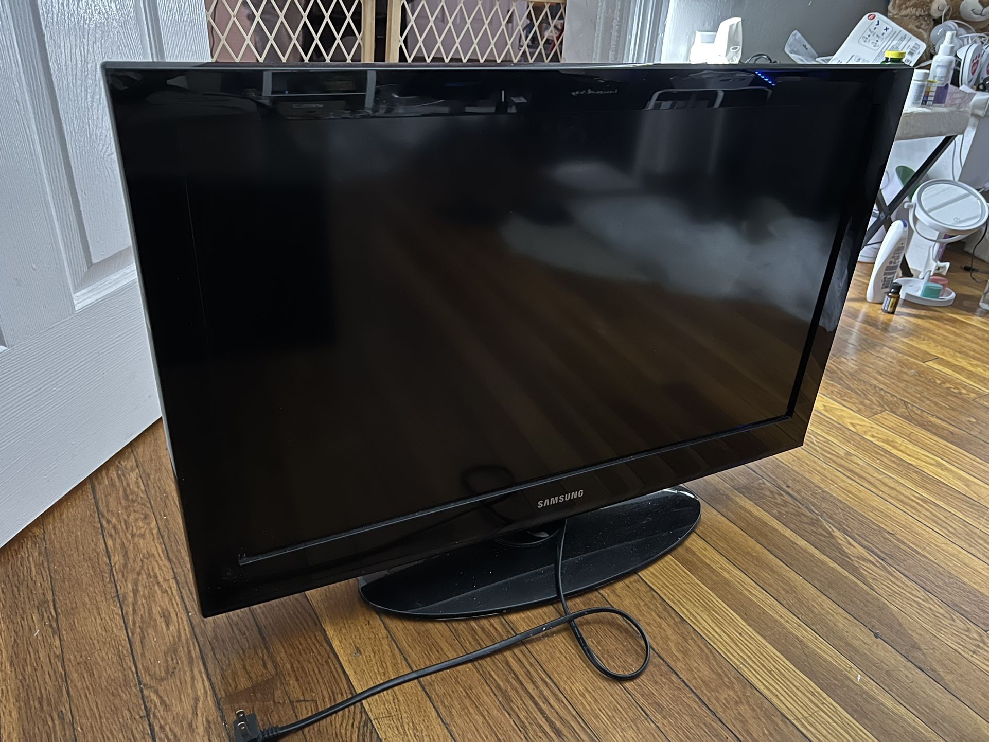 Samsung 32” Flat screen Tv