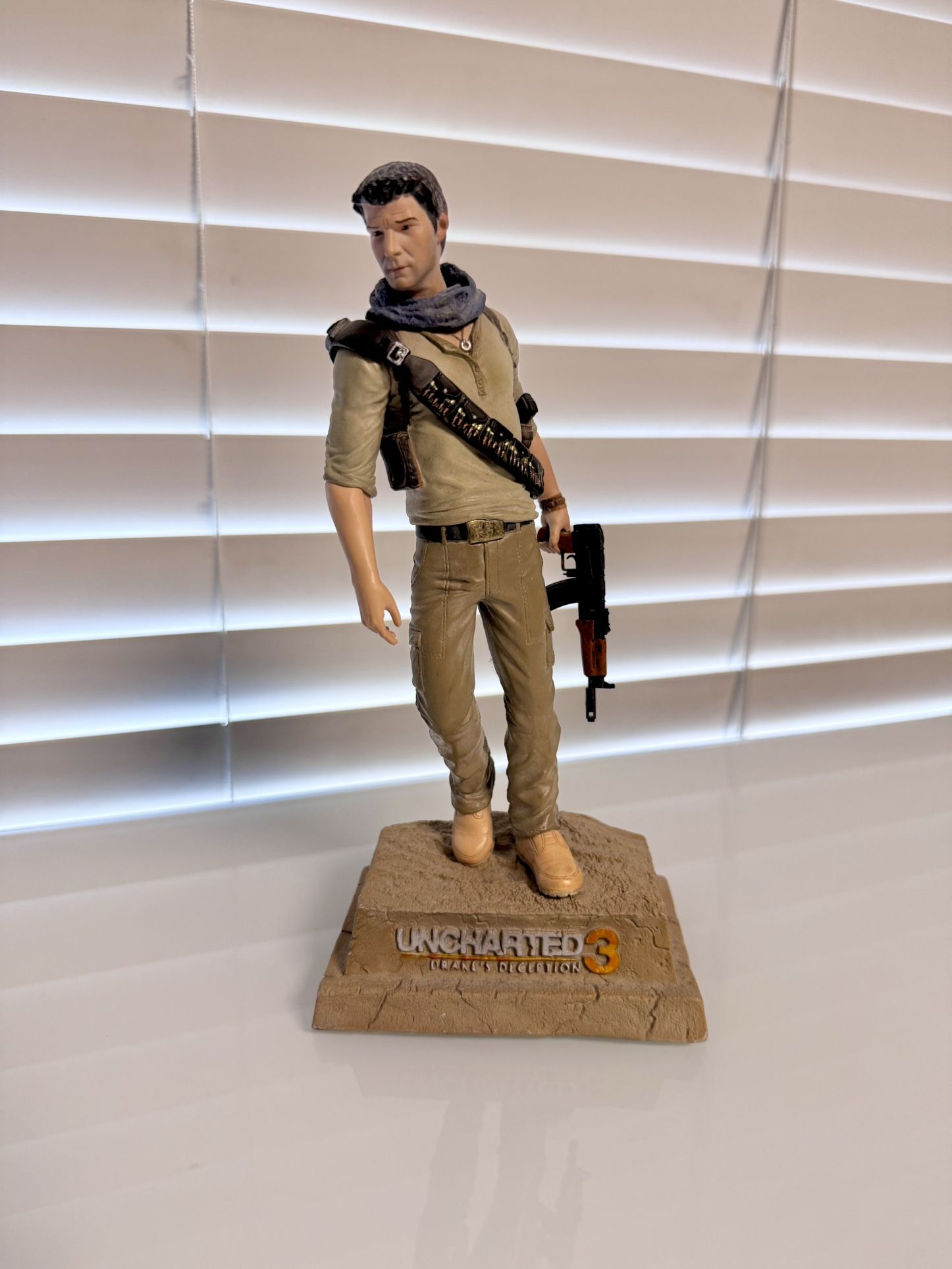 Nathan Drake Uncharted Statue