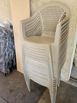 25 Plastic Chairs