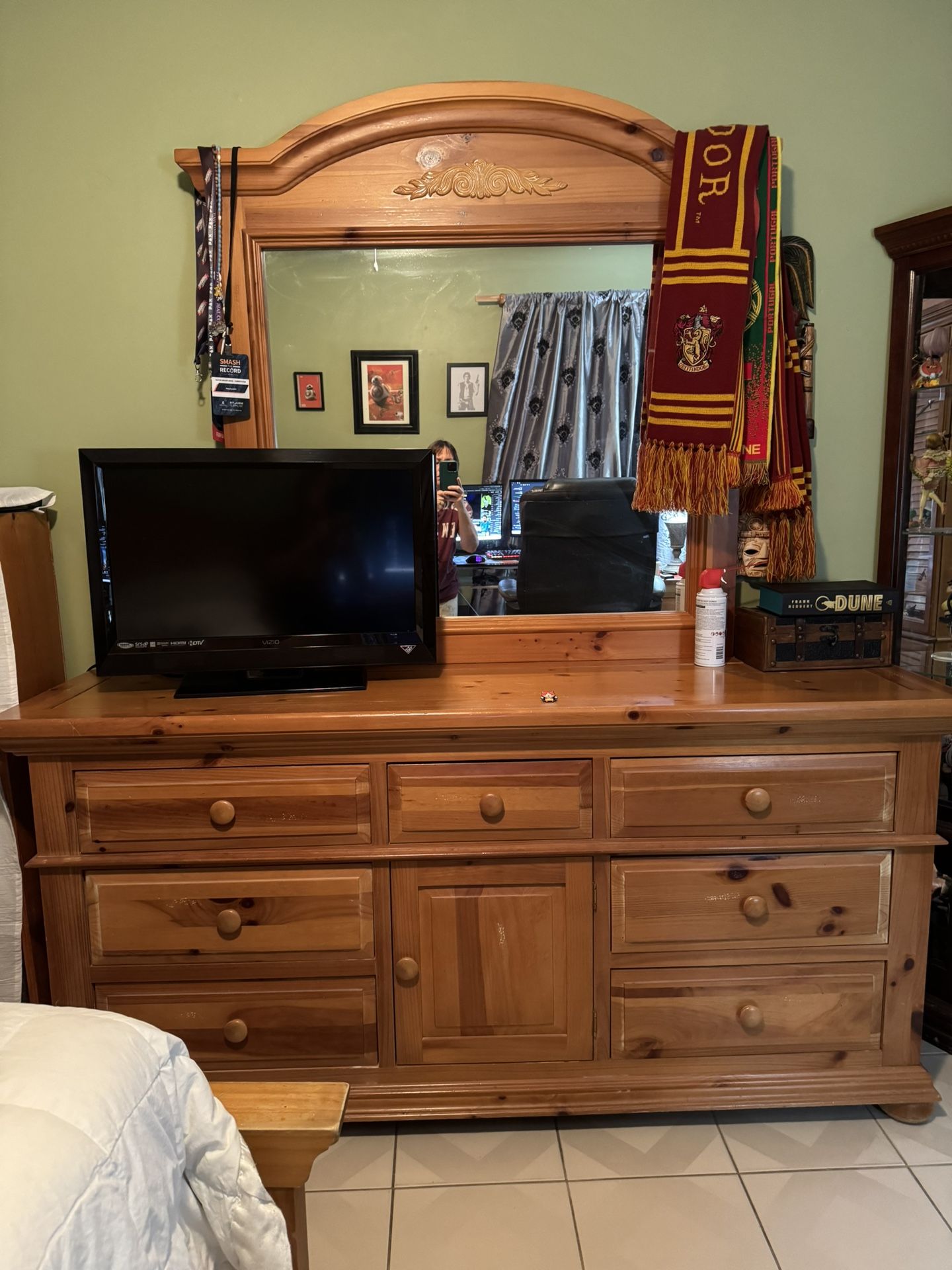 Broyhill Solid Wood Dresser With Mirror 