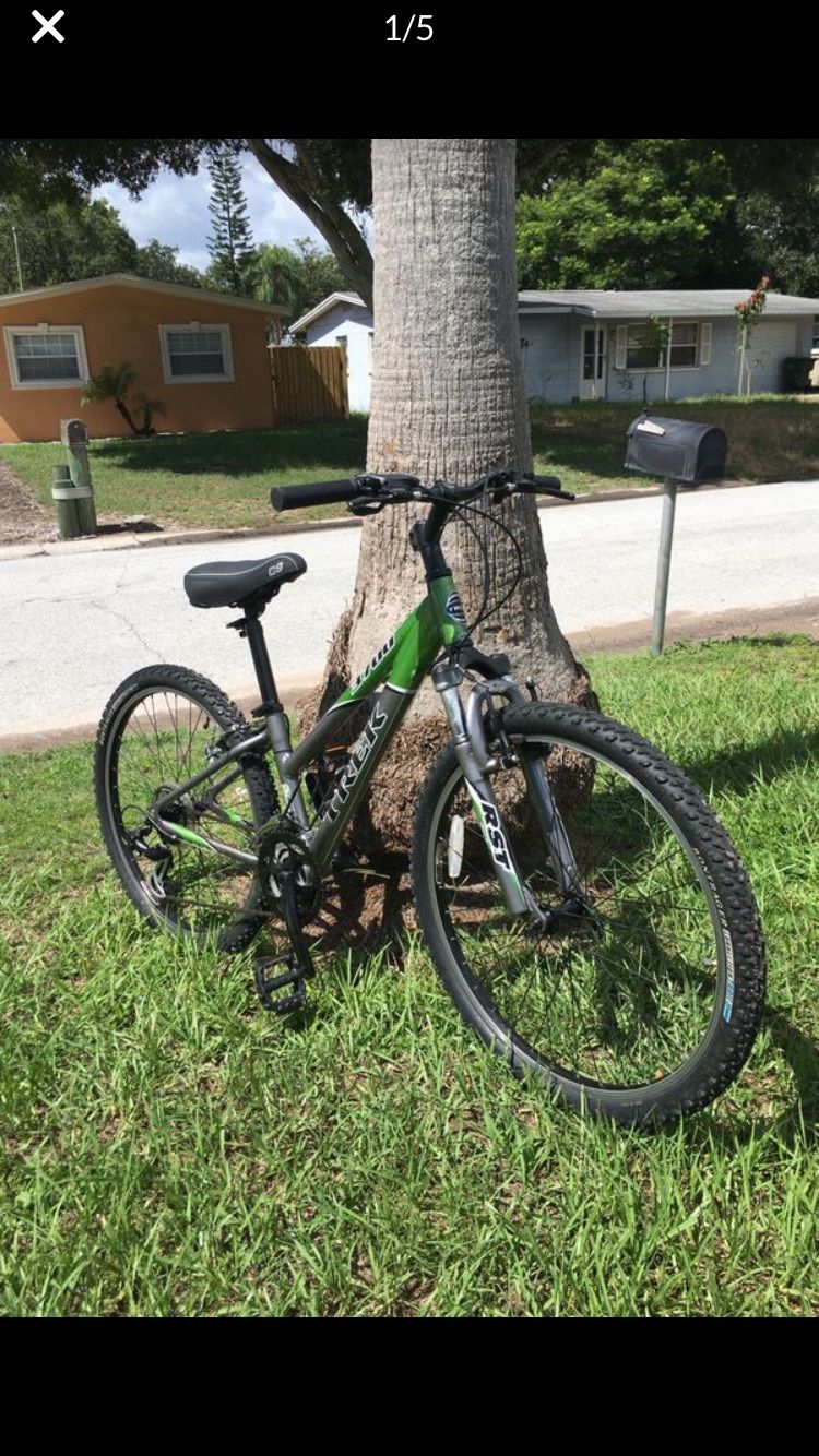 TREK 3700 COMFORT MOUNTAIN BIKE IN GREAT CONDITION!