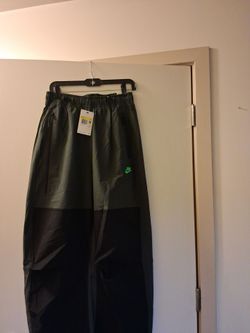 Men's nike Sportswear Tech Woven oversized straight leg track pants size small brand new