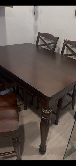 Dining Table No Shipping $400