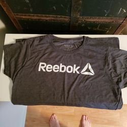 Girls Reebok T-shirt NEW Grey Fits Size Small 7/8