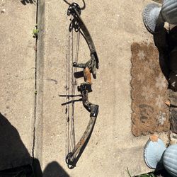 Used One Time, Martin Archery Compound Rage Bow Legacy Edition. Has All The Bells And Whistles To Catch That Prey You’re Hunting For.