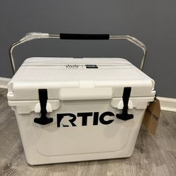RTIC Outdoors 20 qt Ultra Tough Hard-Sided Cooler-White