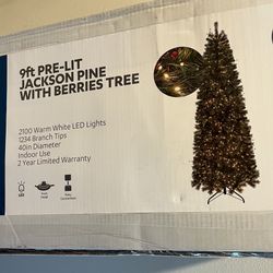 9 Foot Pre Lit Jackson Pine Christmas Tree With Berries Brand New In Box Never Used
