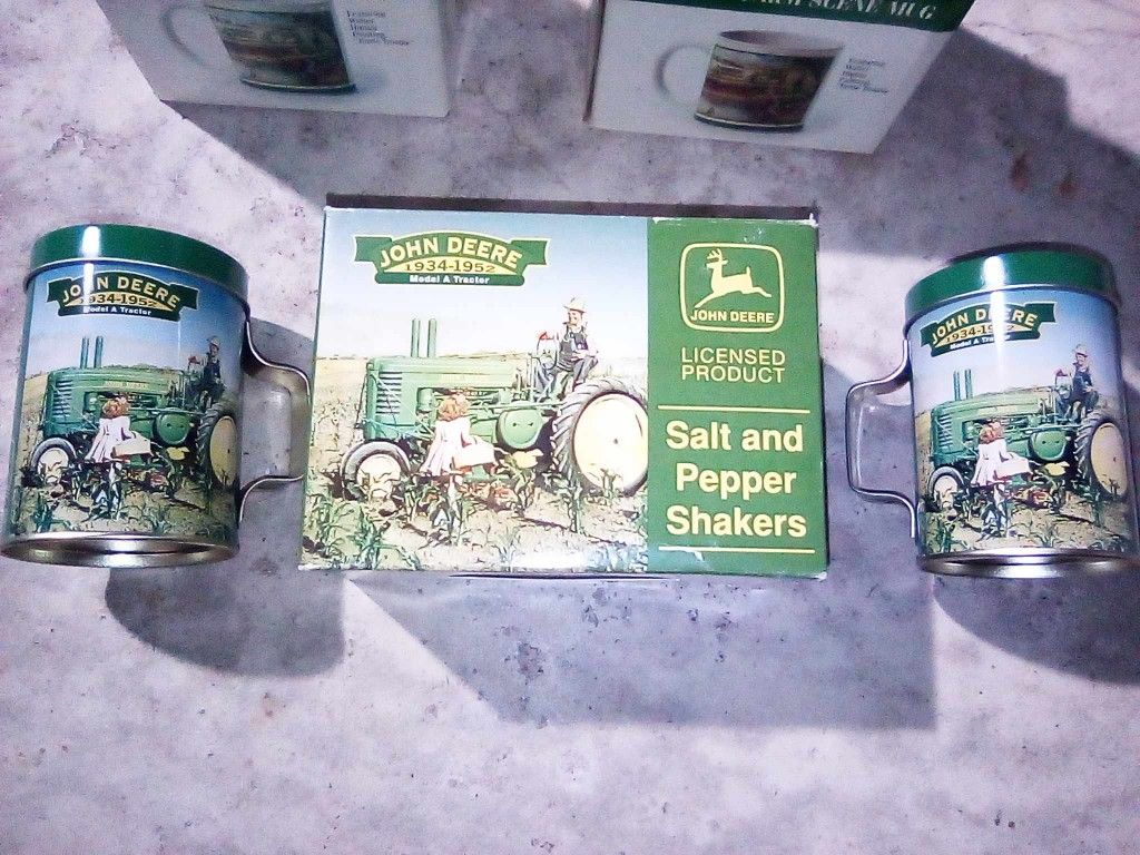 John Deere Mug/Salt N Pepper Collectables