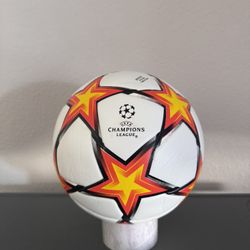 Adidas Finale 21 “Pyrostorm” – UEFA Champions League Match Ball 2021/22