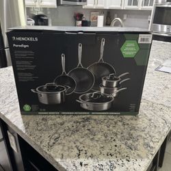 HENCKELS Ceramic Coated Set Of Pans
