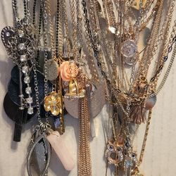 Resale
Large Lot Of Rue21 Jewelry Necklaces Chokers Charms Gold Silver